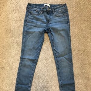 Low waisted skinny jeans